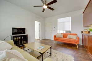 Living Room | Smart TV