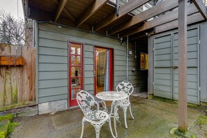 Unit Entrance/Patio | Outdoor Dining Area