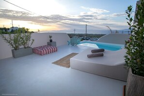 Superior Santorini Villa | 2 Bedroom Villa | Private Jetted Pool & Amazing Sea and Sunset Views | Finikia