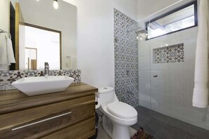 1st Bedroom, Master, Bathroom