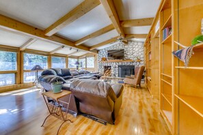 Living Room | Queen Sleeper Sofa | Smart TV