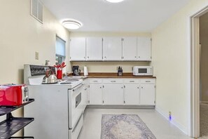Equipped kitchen to make the perfect meal or snack.