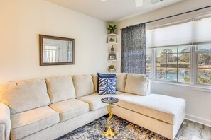 Living Room | Queen Sleeper Sofa | Smart TV w/ Cable | Free WiFi