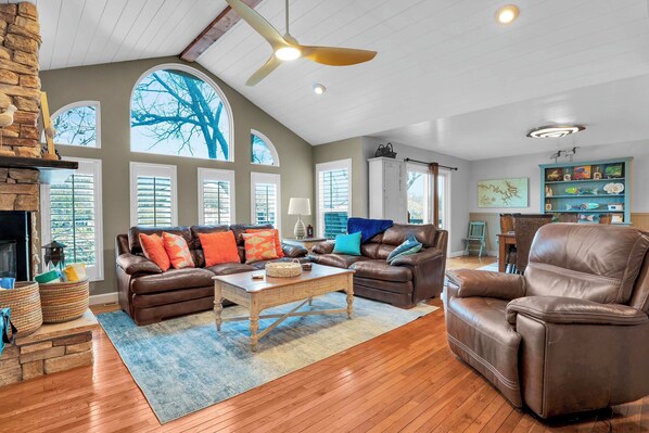 Sunrise Beach Vacation Rental | 4BR | 3.5BA | 2,300 Sq Ft | Stairs Required