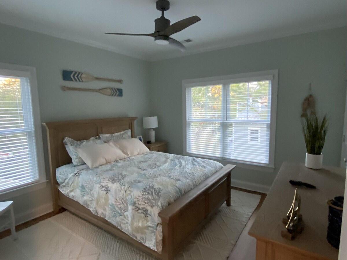 Beautiful Charleston Style Home on Seabrook- Newly Renovated- Amenities Included