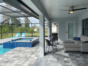 Covered outdoor seating area with ceiling fan 