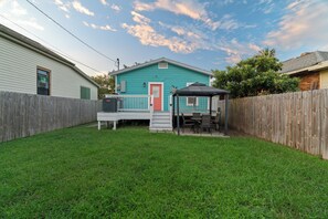 Large Yard for Activities & Outdoor Seating