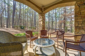 Patio | Outdoor Seating