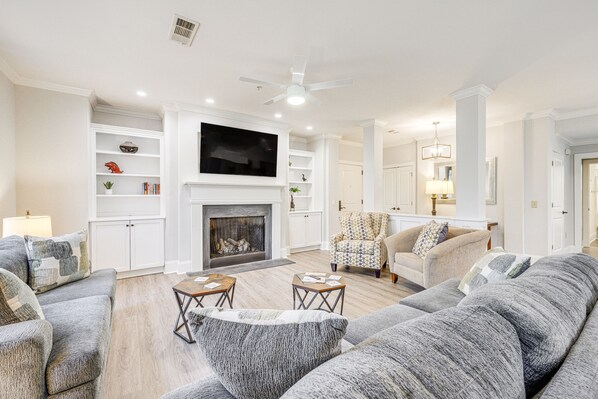 Greensboro Vacation Rental | 2BR | 2BA | 1,509 Sq Ft | Step-Free Access