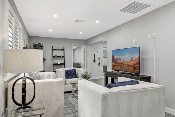 Living area with a flat screen TV