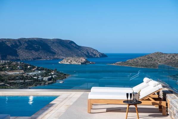 Breathtaking vistas of the ocean and Spinalonga island.