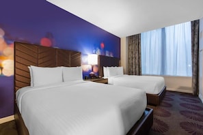 2 Queen size beds