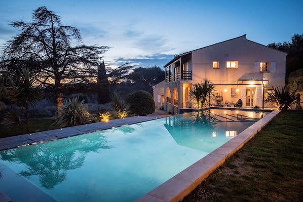 Location vacances SAINT-CHAMAS villa à louer piscine chauffee