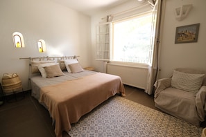 Location vacances SAINT-CHAMAS villa à louer 6 chambres