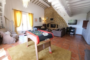 Location vacances SAINT-CHAMAS villa à louer salon