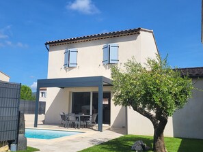 LAURIS vacation rental villa to rent facade