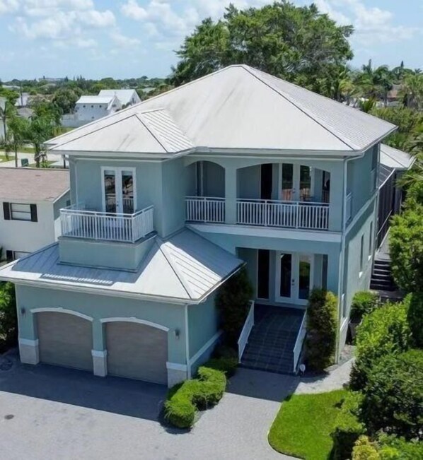 Welcome To Vanderbilt Road In Naples