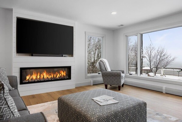 Come enjoy the view and comfort all in one place!