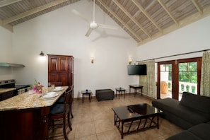 Garden Apartment II - Living/Dining area
