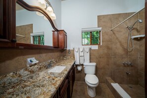 Garden Apartment II  - Bathroom