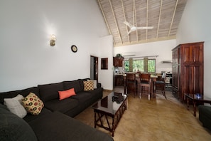 Garden Apartment II - Living/Dining area