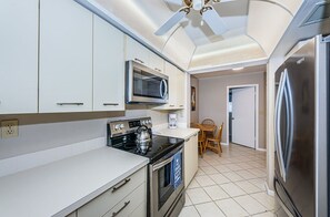 18-web-or-mls-Kitchen 2-2