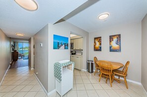 16-web-or-mls-Foyer-2