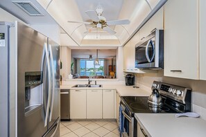 17-web-or-mls-Kitchen 1-2