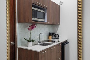 The fully equipped kitchenette is perfect for quick and simple meals