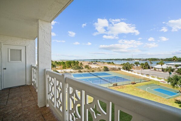 Large Balcony - Beach Views - Outdoor Furniture