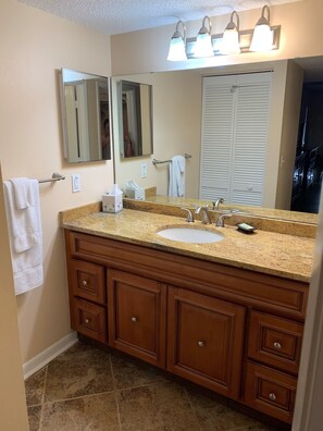 5-101 Master Bathroom