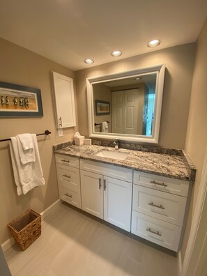 5-203 Master Vanity