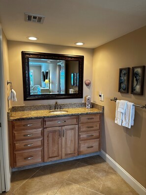 5-208 Master Vanity