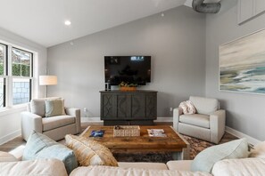 Cali living room with Wifi smart Tv