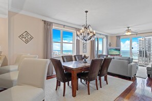 Ariel1201 Dining Room