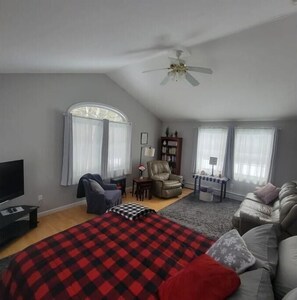 Freshly painted and decorated studio. Cathedral ceiling, 6 windows with views.