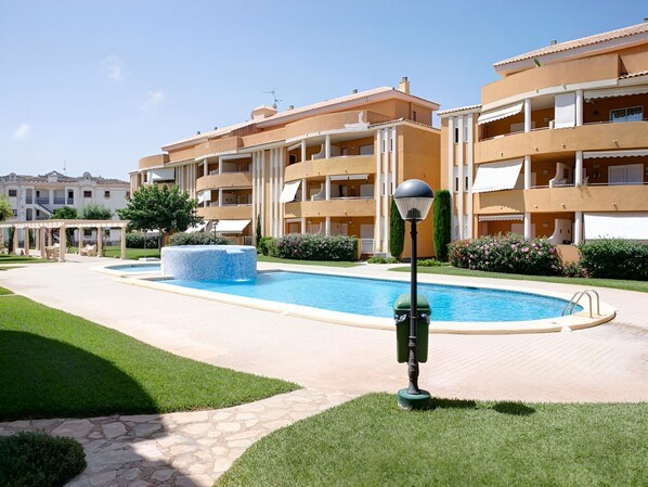 Swimming pool