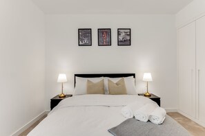 The Aqua - Luxury 1 Bedroom Apt (2)