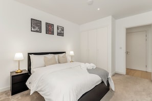 The Aqua - Luxury 1 Bedroom Apt (3)