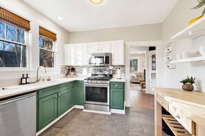 A fully equipped kitchen where culinary creativity flourishes, complemented with modern appliances and a stylish design for delightful meal prep.
