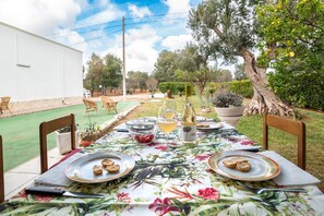 Outdoor dining