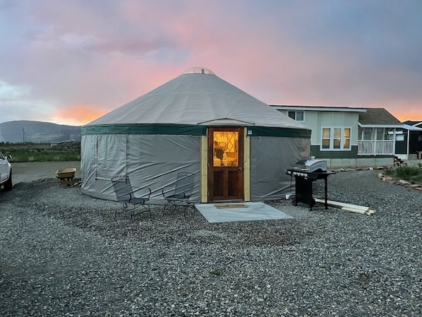 Yurt20Exterior201