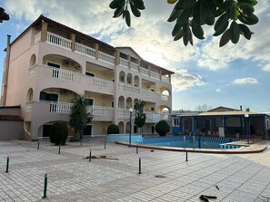 Esterni
