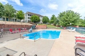 Seasonal Outdoor Community Pool