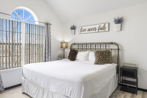 Bedroom 1 - King Bed