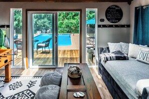 Sunroom | Smart TV | Free WiFi