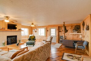 Living Room | 2-Story Cabin | In-Unit Laundry | 7 Mi to Lake Afton