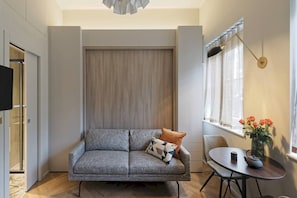 By closing the bed you can enjoy extra space and a comfortable sofa.