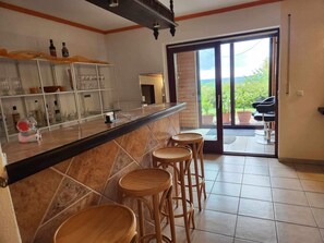 Bar (in der Unterkunft)