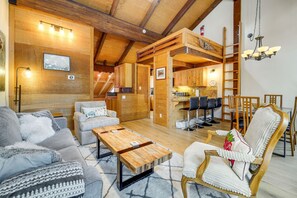 Living Room | Free WiFi | Central Heat